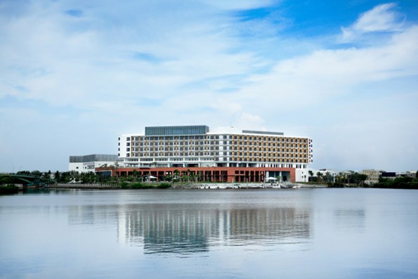 1.金擘獎(民間團隊獎)初評入選-臺南安平水景公園周邊土地開發BOT案（福爾摩沙遊艇酒店）.jpg